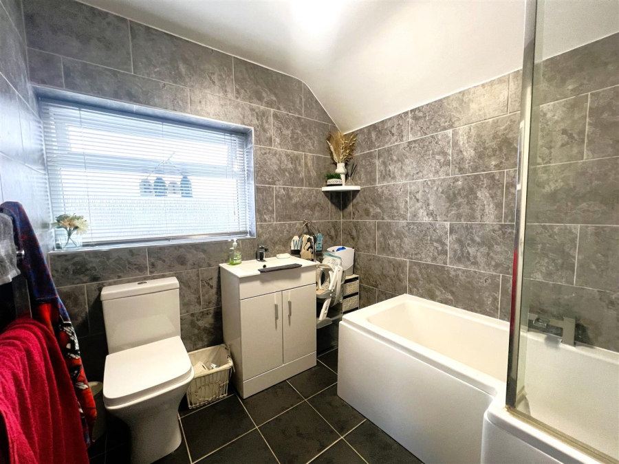 Photo of Markfield Close, Low Moor, Bradford