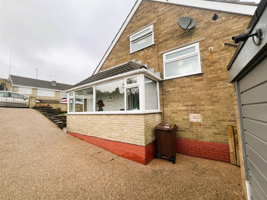Photo of Markfield Close, Low Moor, Bradford