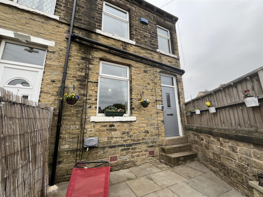Photo of Asquith Buildings, Oakenshaw, Bradford