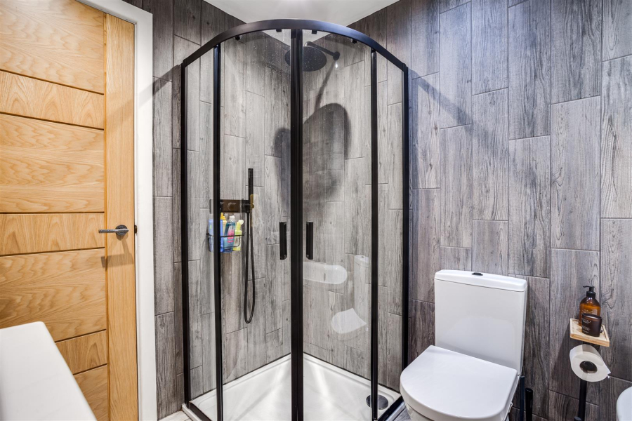 Photo of Bradford Road, Oakenshaw, Bradford