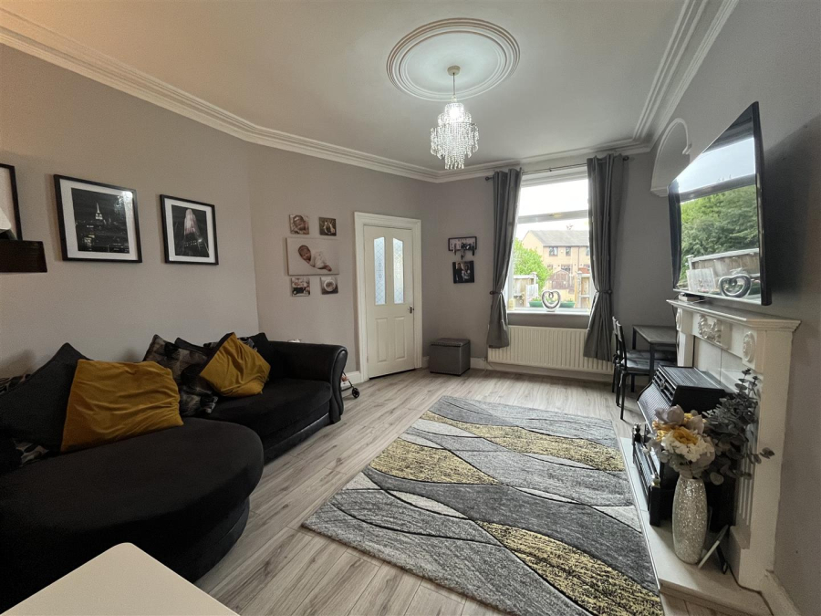 Photo of Asquith Buildings, Oakenshaw, Bradford