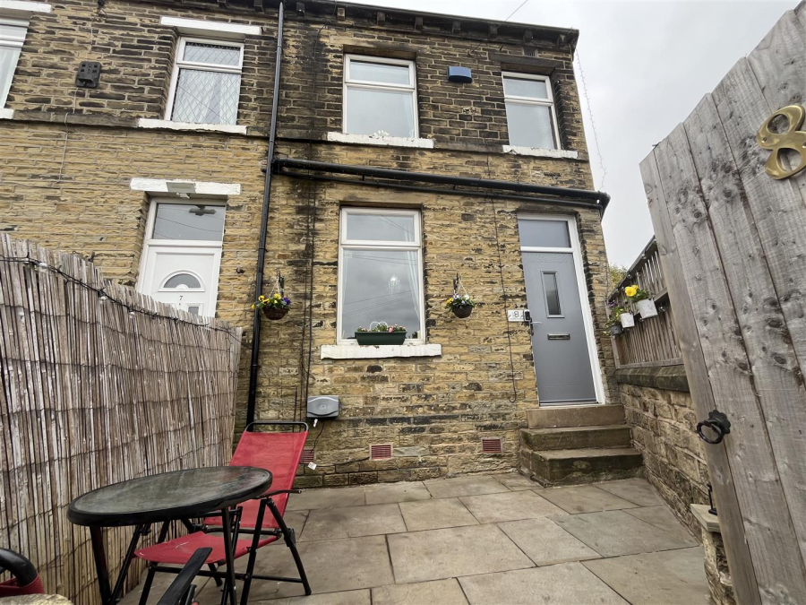 Photo of Asquith Buildings, Oakenshaw, Bradford
