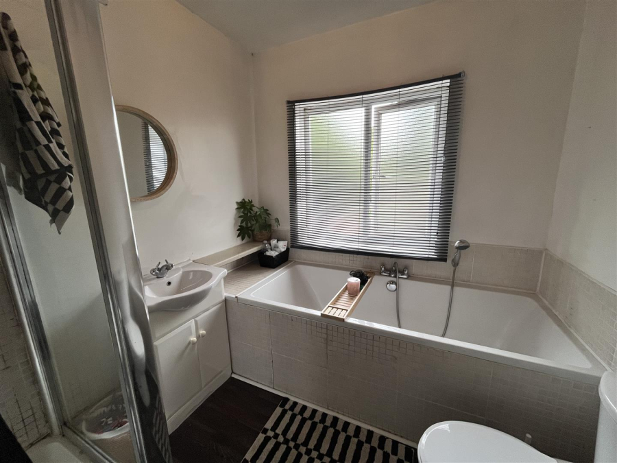 Photo of Netherlands Avenue, Bradford