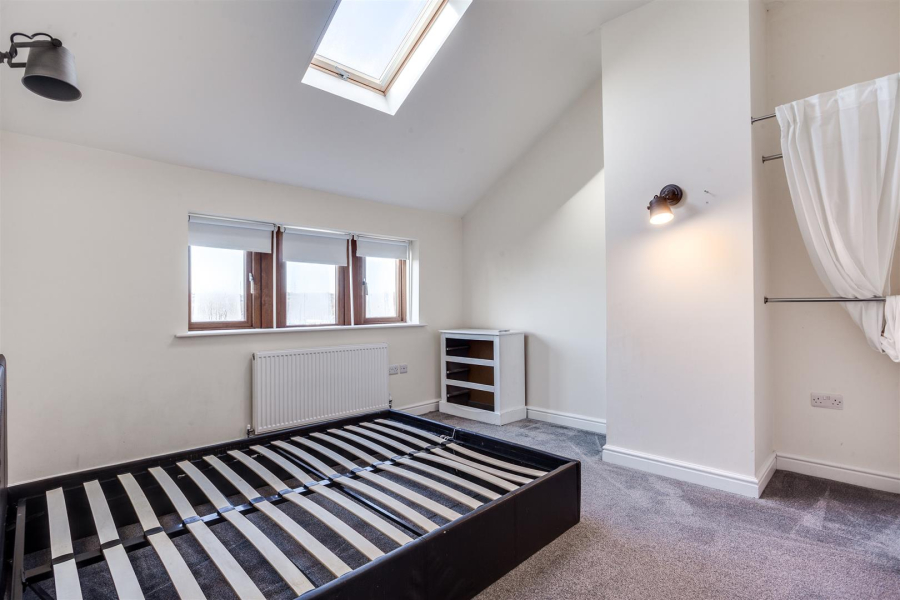 Photo of Cliff Hollins Lane, Oakenshaw, Bradford