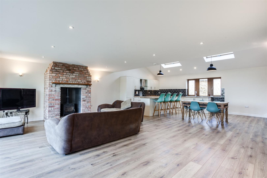 Photo of Cliff Hollins Lane, Oakenshaw, Bradford